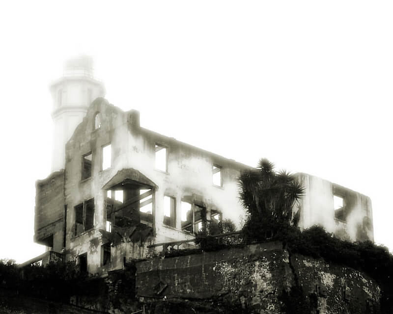 urban decay Burnt-down warden’s house on Alcatraz island