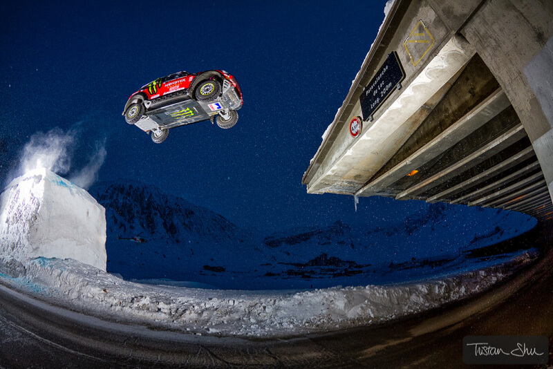 Dakar rally car jumping