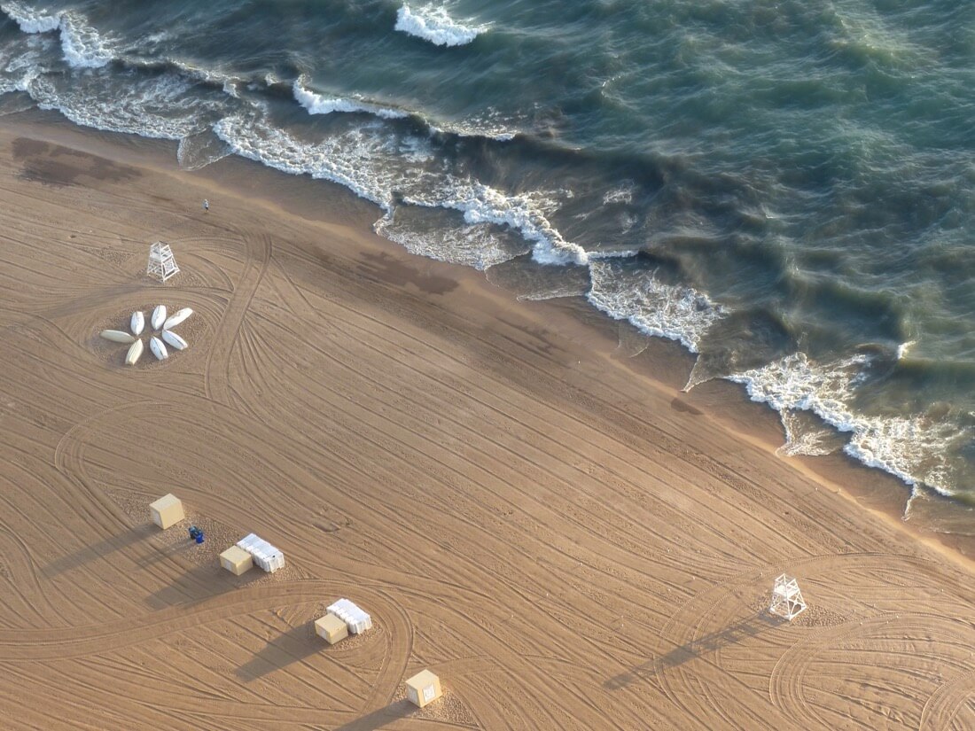 Roman Boed - Chicago: Oak Street Beach in the Morning