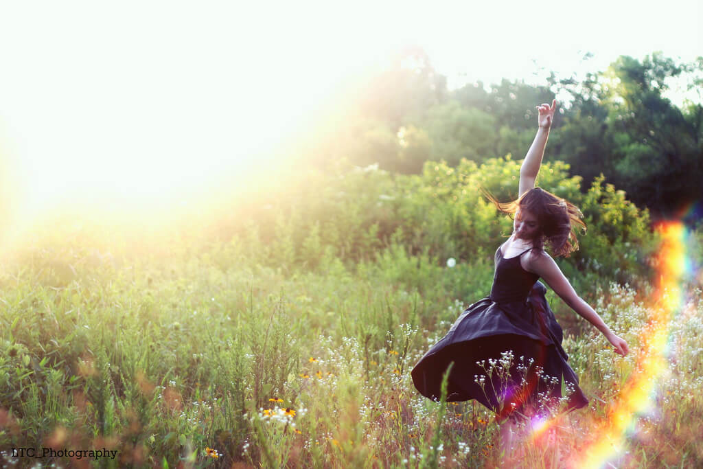 Sarah Zucca - lens flare portrait