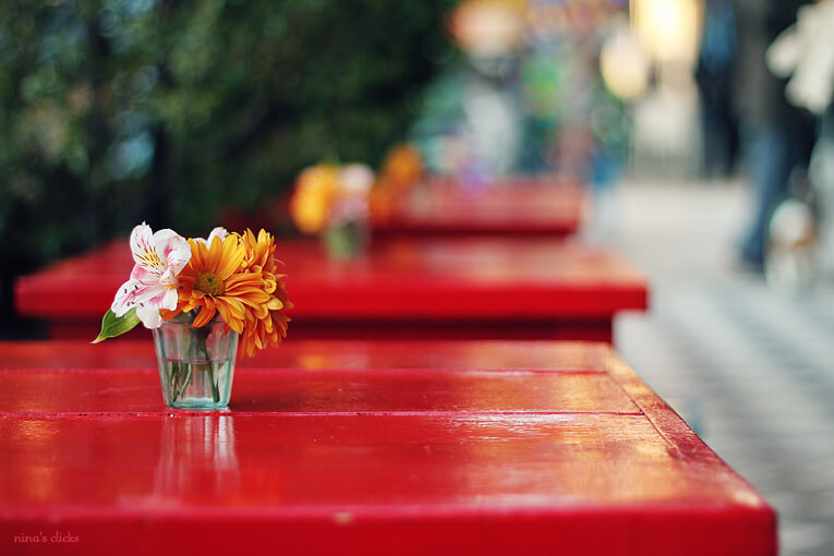 ninasclicks - The little red table