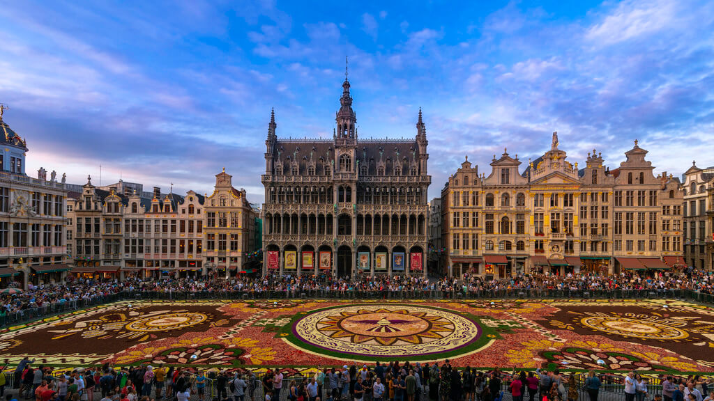 Enrique EKOGA - Flower Carpet Brussels