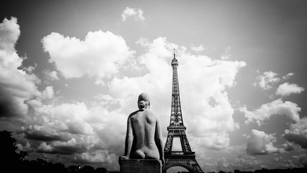 Shirren Lim - Statue - Place du Trocadéro, Paris, France