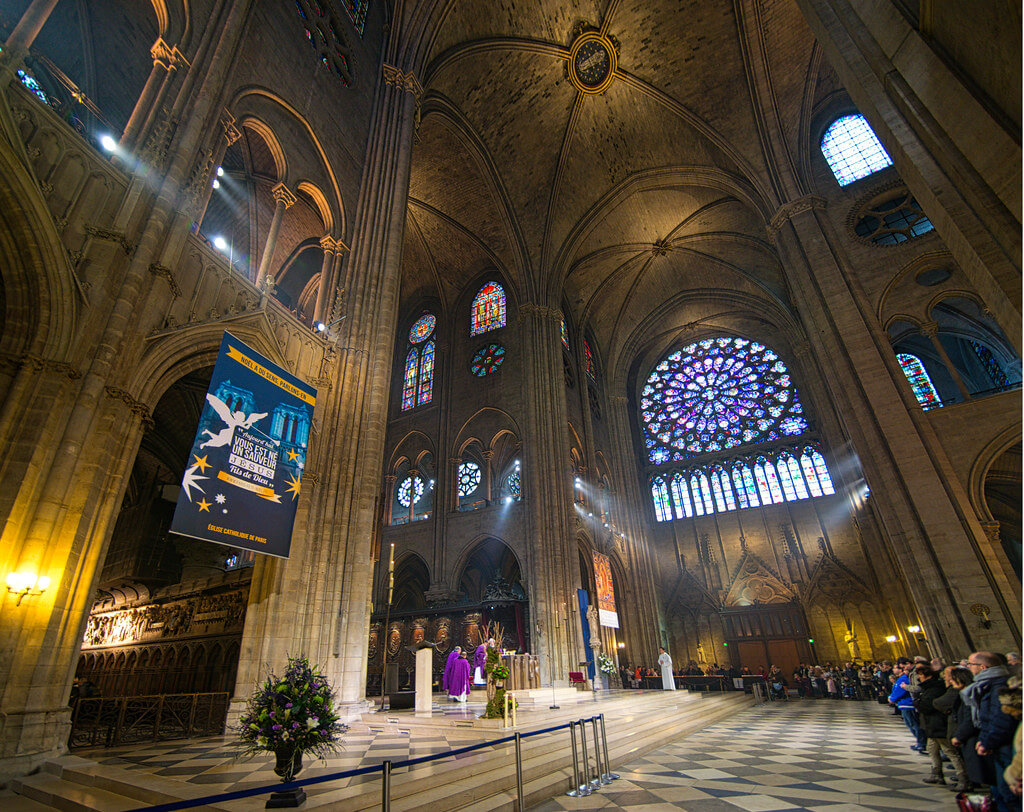 Jorge Láscar - The 37m nave of the Cathédrale Notre-Dame de Paris