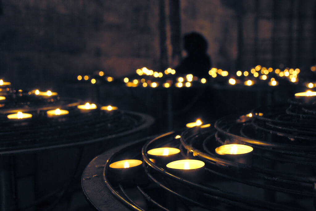 Zoltán Vörös - Candles Notre-Dame