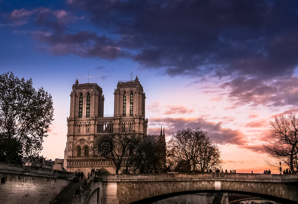 Елена Пејчинова - Dusk Notre-Dame