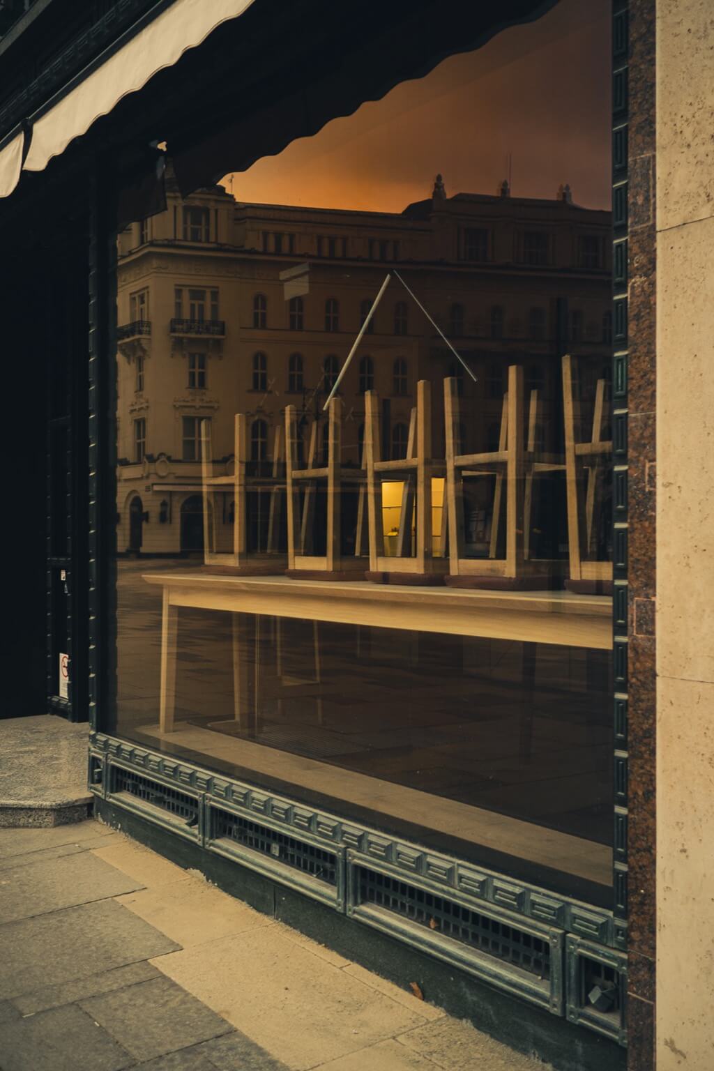 Horváth Dániel - Budapest empty cafe